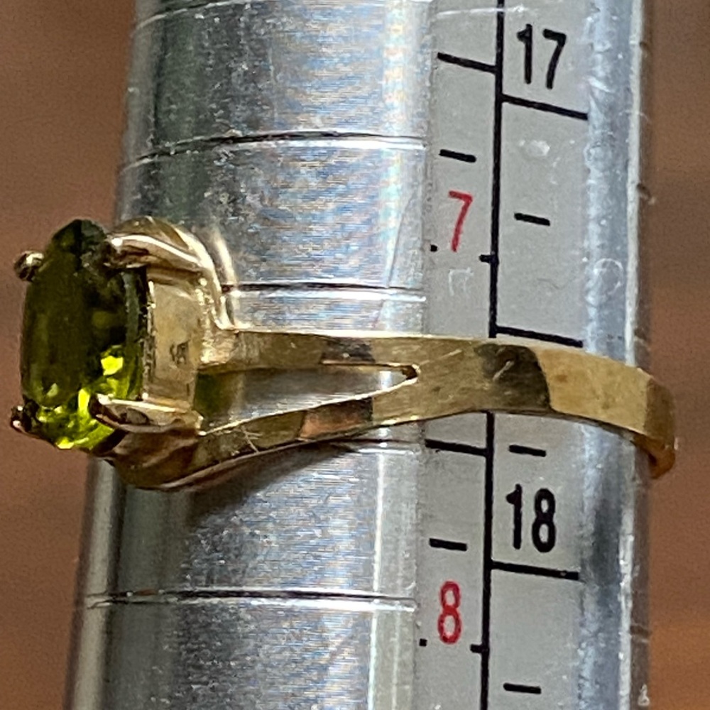 Green Peridot 10k Yellow Gold Ring size 7.5 - Picture 11 of 11